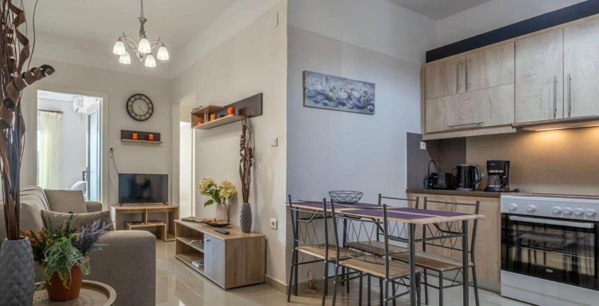 Comfy Central Square Gem With Balcony Apartment Kalamata Luaran gambar