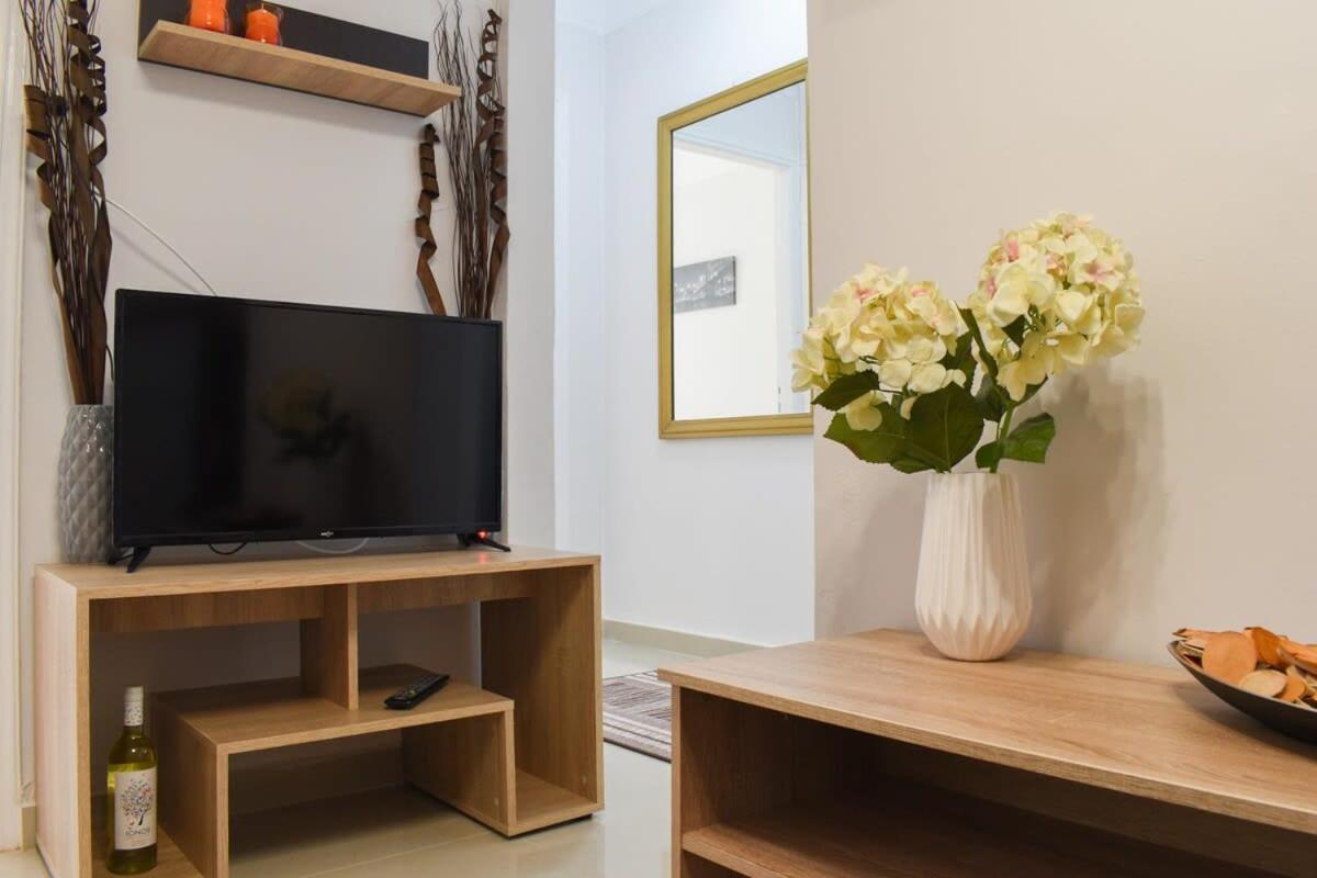Comfy Central Square Gem With Balcony Apartment Kalamata Luaran gambar