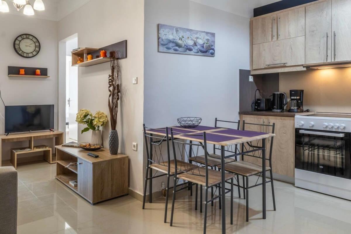 Comfy Central Square Gem With Balcony Apartment Kalamata Luaran gambar
